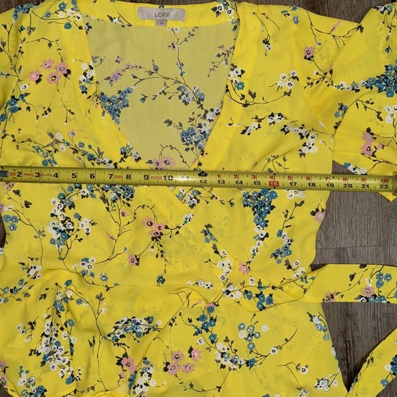 LOFT • Floral True Wrap Flutter Sleeve Blouse - Picture 5 of 8